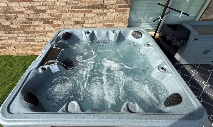 Lubbock Cabaña | Hot Tub & Game Room: 'raider Resort' in Lubbock
