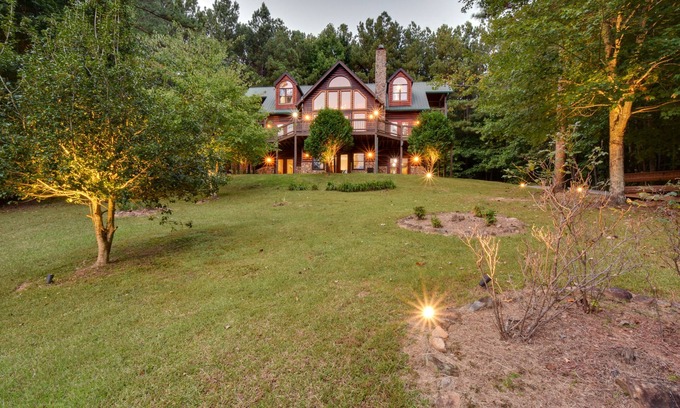 Ellijay Cabina | Grand Ellijay Cabina w / vistas a la montaña + mesa de billar!