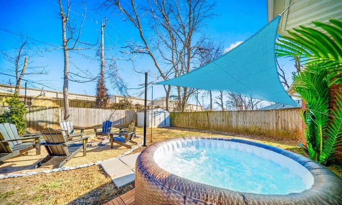 Bentonville Villa | Hot Tub/Gameroom/Firepit/ Coler MTB - Downtown