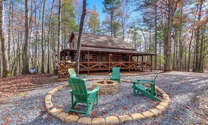 Dial Cabina | Hot Tub & Games: Ridgetop Cabin in Blue Ridge!