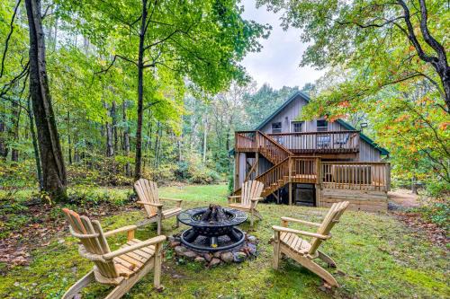 Amanda Casa | Hot Tub Haven 10 Mi to Hocking Hills State Park!