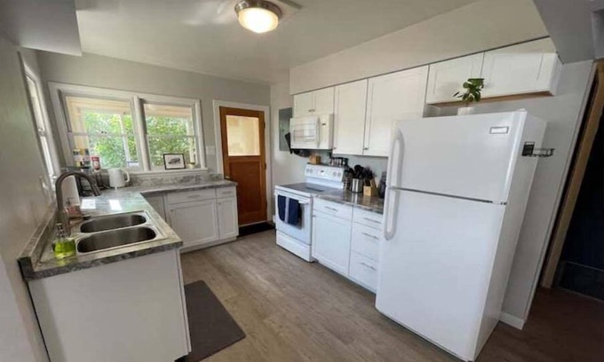 Philipsburg Casa | Hot Tub Haven - Only 2 Blocks To Candy Shop or Philipsburg Brewery!