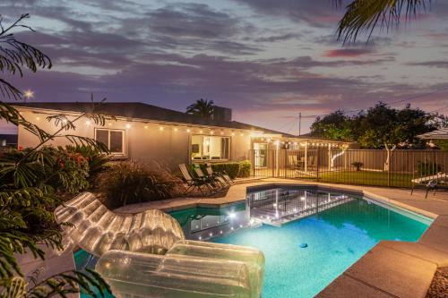 Village Grove Casa | Hot Tub, Heated Pool, Mini Golf, BBQ, Old Town, Game Room, EV Plug