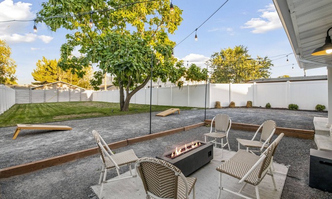 South Jordan Casa | Hot Tub Hideaway