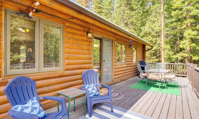 Valley of the Sun Cabina | Hot Tub Hideaway w/Views & Deck in Fairplay!