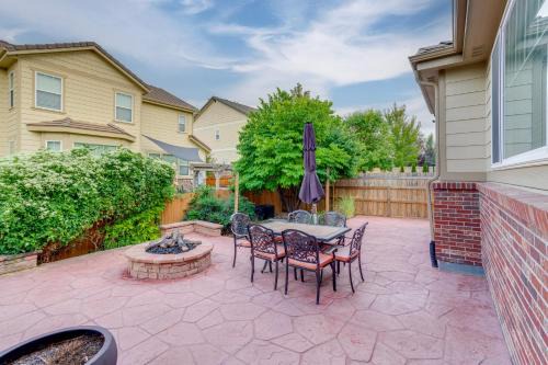 Aurora Casa | Hot Tub, Home Gym, Game Room Spacious Aurora Home
