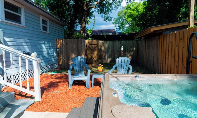 Tampa Casa | Hot Tub Home With Commercial Parking