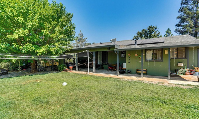 Redding Casa | Hot Tub & Horse Boarding on 3 Acres in Redding!