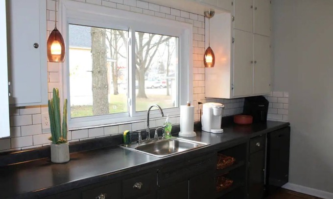 Tomah Apartamento | New Hot Tub!! Spacious and Comfortable! Sleeps 3! Fully stocked Kitchen!
