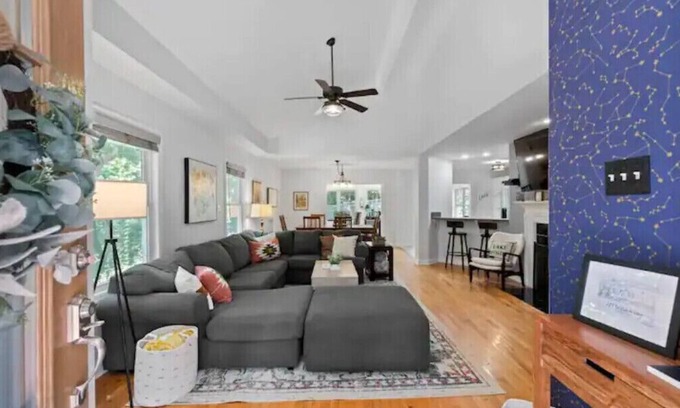 Lake Lure Casa | Hot Tub, King Beds, Amazing Location!