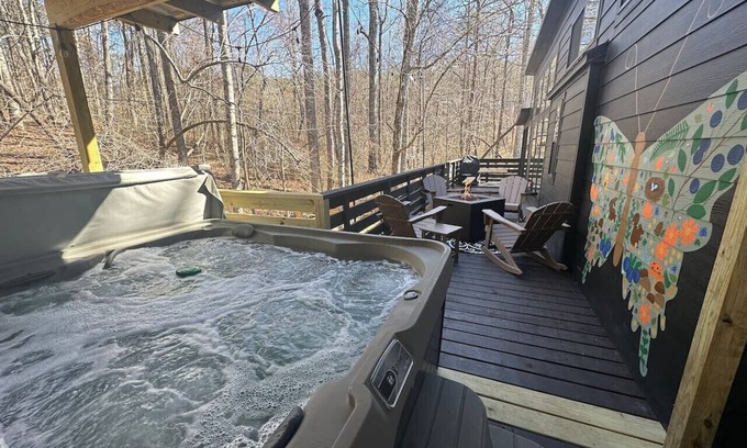 Mentone Casa | Hot Tub l Creek & Waterfall l Game Room