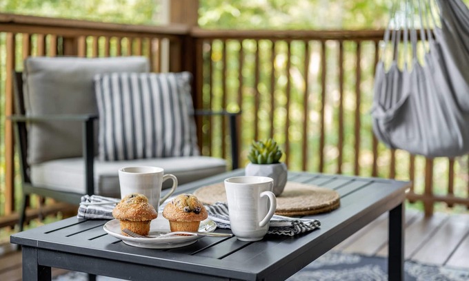 Rogers Casa | Hot Tub, Lake Access, Firepit, Mins to Hobbs, War Eagle, MTB, DT Rogers +EV