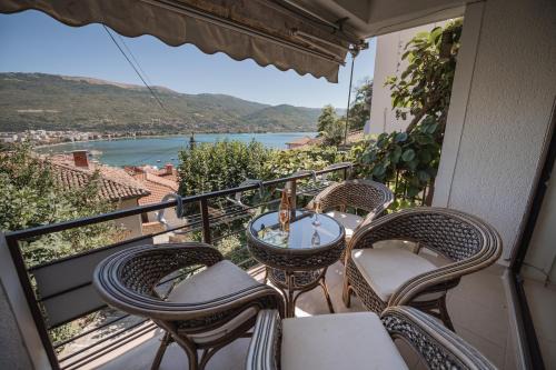 Varosh Apartamento | Hot Tub, Lake View, Old Town, Balcony, Parking APT