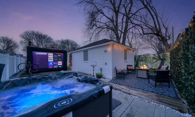 Ferndale Casa | Hot tub + Luxury cozy home + Fire pit + Game Room + Pool Table