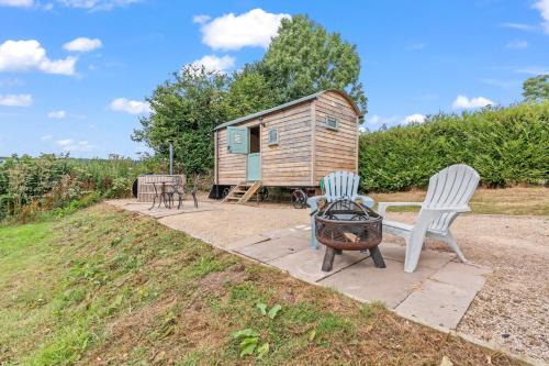 Yarpole Casa | Hot Tub Luxury Glamping - Private Stargazing Patio