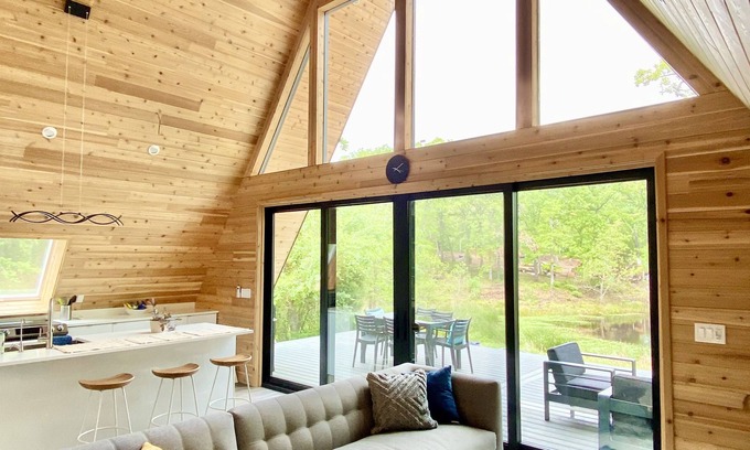 Malakoff Cabina | Hot tub! Modern A-Frame Cabin, Cedar Creek Lake