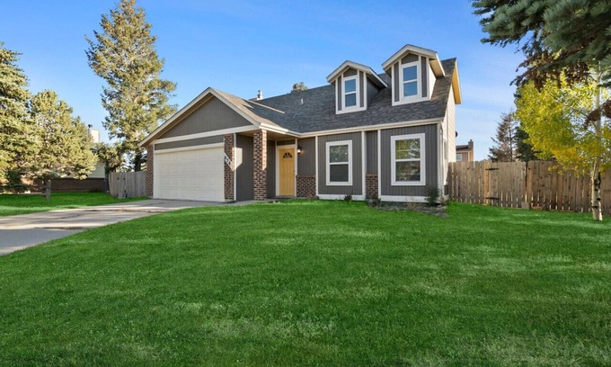 Monument Casa | Hot tub - Mountain views, Monument Lake nearby