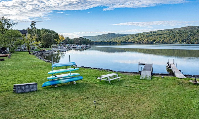East Homer Casa | Hot Tub *Movie Theater * Lakefront Dock *Views