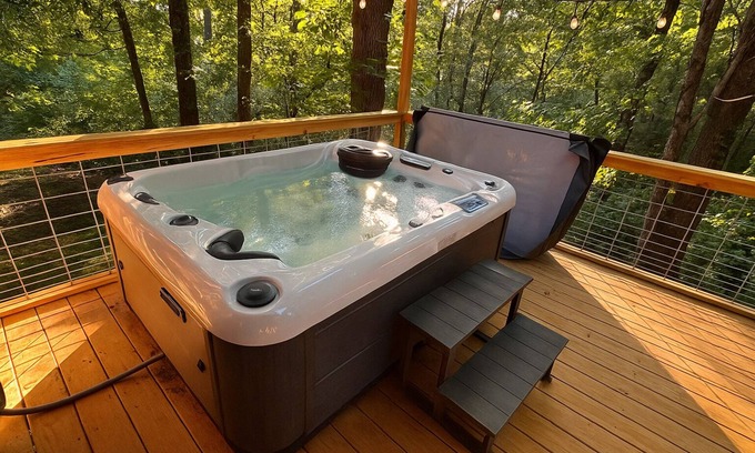 Wellington Cabina | Hot Tub -Mr Leader - Near RRG/Cave Run