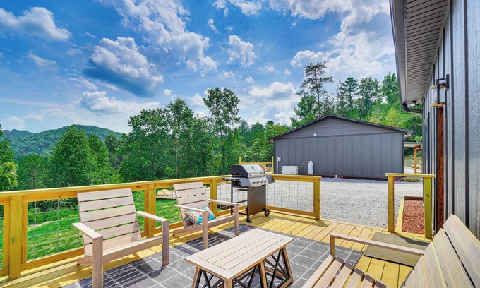 Unaka Cabina | Hot Tub & Mtn Views: Pet-Friendly Englewood Cabin