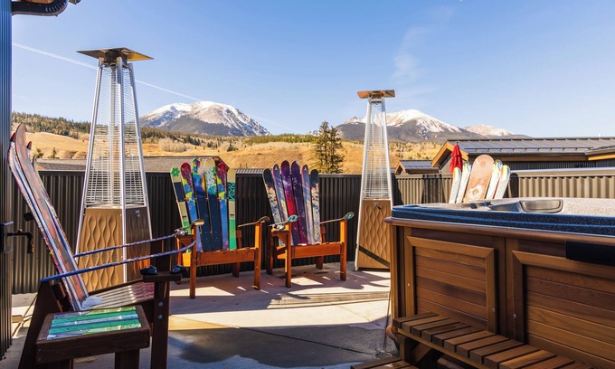 Willow Grove Casa | Hot Tub on Rooftop Deck - Mountain/River Views - Gym - EV Charger - 3 Kings
