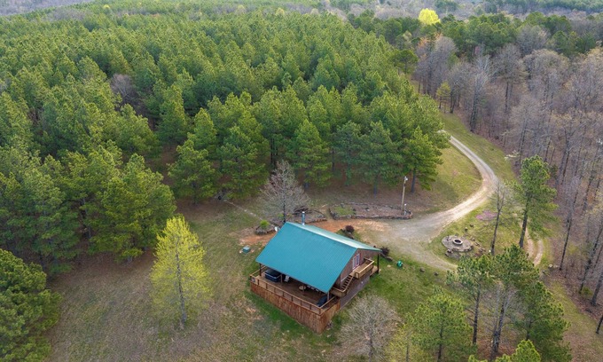 Ozone Cabina | Hot Tub, Patio, and Fire Pit - Cooper's Ozark Cabin