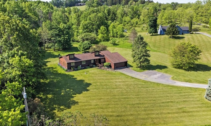 Canandaigua Casa | Hot Tub | Pet Friendly | Canandaigua | FLX