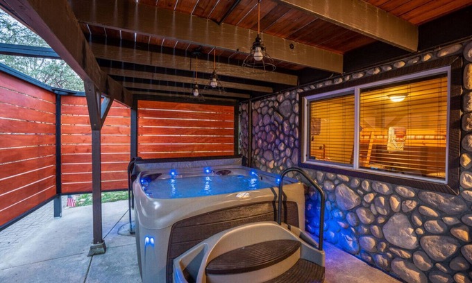Bass Lake Cabina | Hot Tub & Pet Friendly Bass Lake 3/2 Slps 9