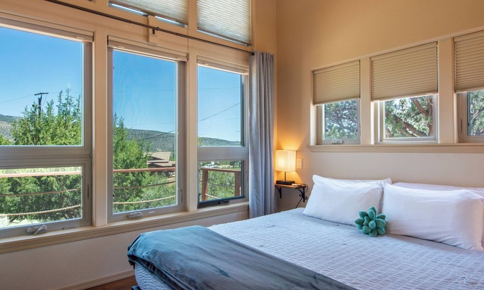 Cornville Cabaña | Hot Tub, Pool, King Bed, Views, and NO checkout chores @ Stargazer Cottage!