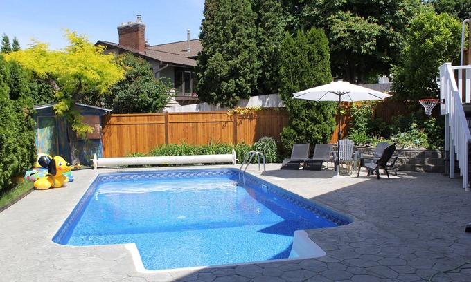 Okanagan-Similkameen Casa | Amplia casa con piscina, cerca de KVR, el centro y el lago