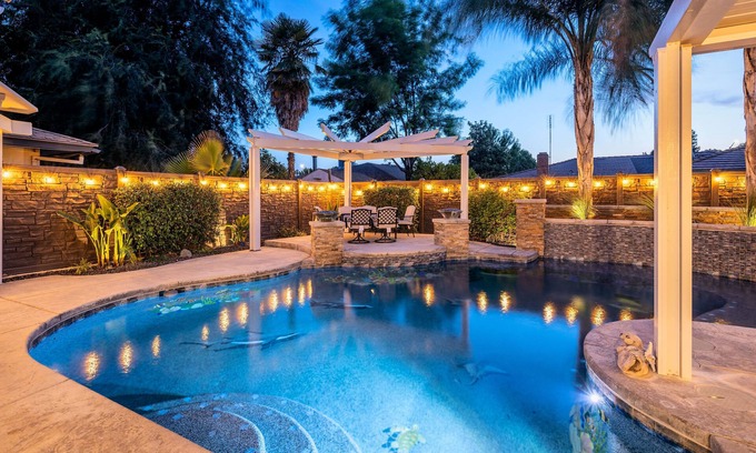 Raisin Casa | Hot Tub & Pool with 5 Cozy Bedrooms
