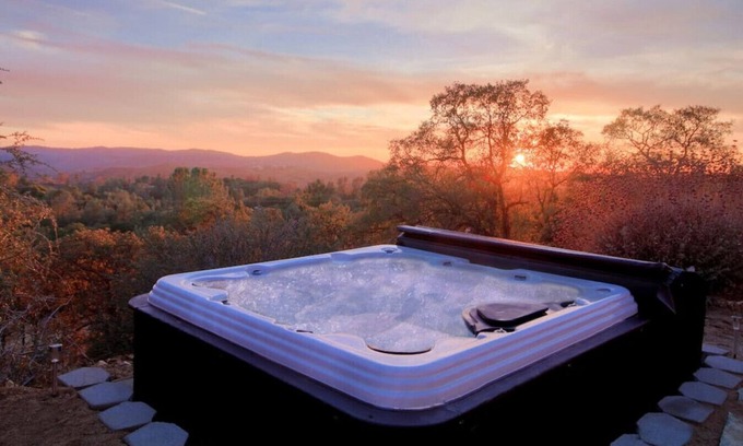 Mariposa Casa | Hot Tub, Privacy, Fire Pit, Pool Table, Ping Pong, Amazing Views!
