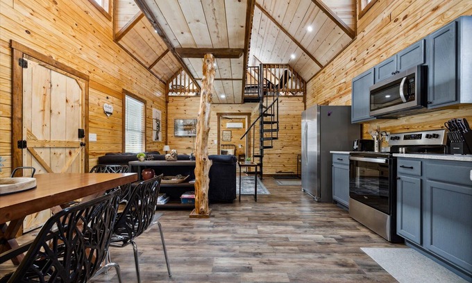 Rogers Cabina | Hot Tub (Private) | Dogs OK | FirePit | MuirValley | Hiking