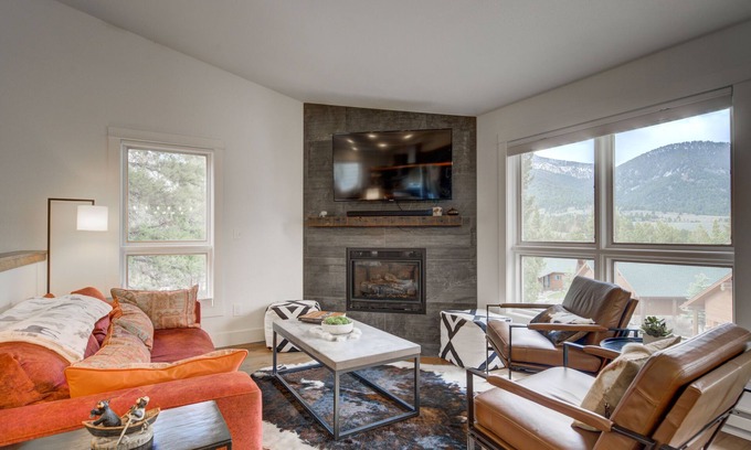 Big Sky Condominio | Newly Updated, Amazing Views, Close to Town Center and Ski Resort!