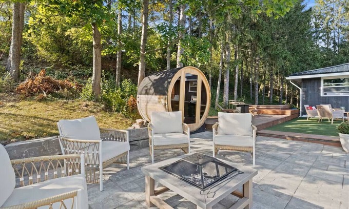 Canandaigua Casa | Hot tub, Sauna, Canandaigua Lake, Pool Table