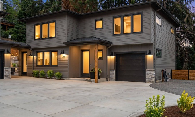 West Linn Casa | Hot tub, sauna, close to shops & restaurants!