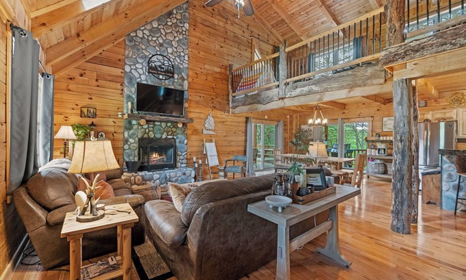 Rockbridge Cabina | Hot Tub, Sauna, GameRoom: Pool Table, Arcade, Ping Pong, Foosball. Hiking Nearby