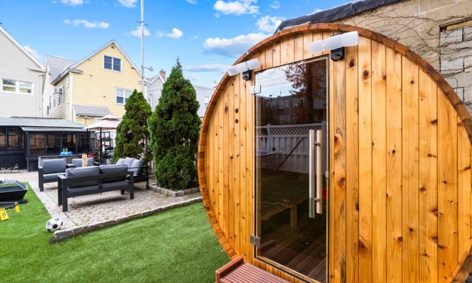 Constable Hook Casa | Hot Tub | Sauna | Gaming | Outdoor Grilling | NYC | EWR | Sleeps 25