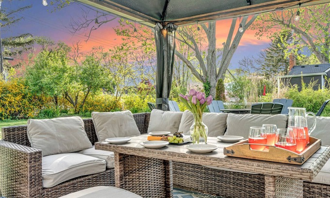 Town of Essex Cabaña | Hot Tub, Sauna, King Bed, Outdoor Patio, Winery