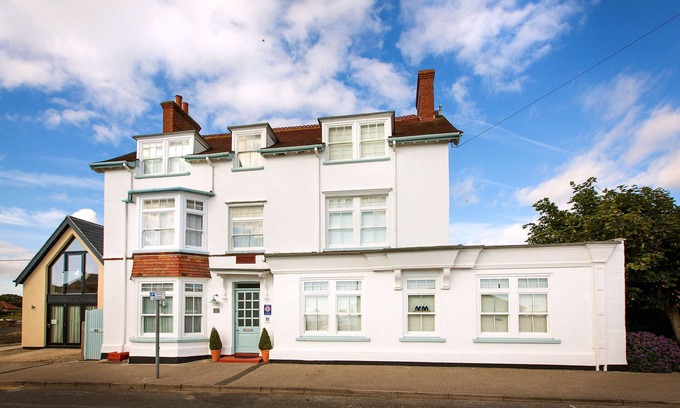 Mundesley Casa | Hot tub, sauna, sea & beach views, sleeps 16 in 7 bedrooms, 5 star Luxury house