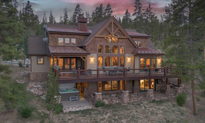The Highlands Casa | Hot Tub + Ski Shuttle + Pet Friendly - Moose Tracks Lodge