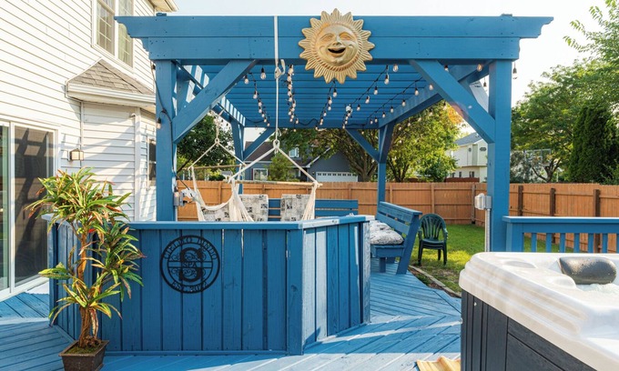 Bolingbrook Casa | Hot Tub, Smart TVs, Spacious 5bedroom house in charming Bolingbrook with WiFi,AC