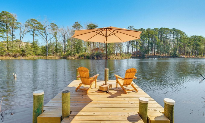 Deltaville Casa | Hot Tub, Sunrooms & Fire Pits: Deltaville Home!