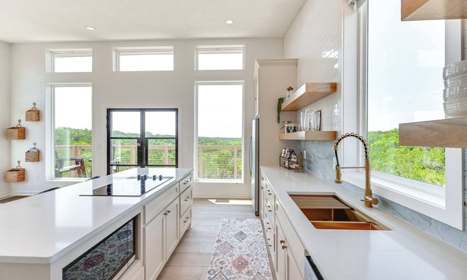 Valley Mills Cabaña | Hot Tub & Valley Views: Hidden Gem in Texas