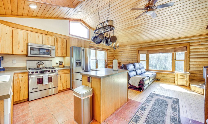 Sedalia Cabina | Hot Tub & Views: Secluded Woodland Park Cabin