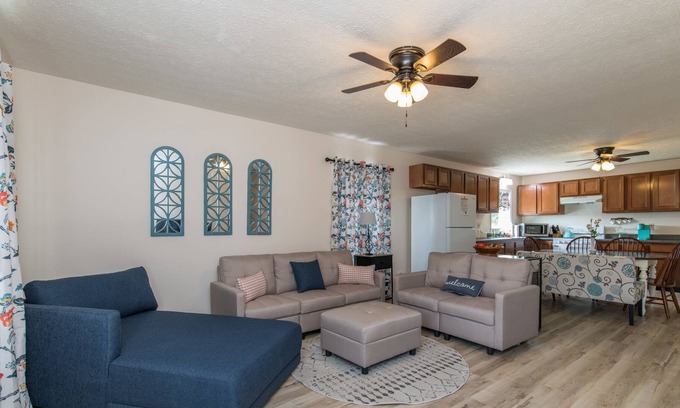 Hazel Green Cabaña | Hot Tub, WiFi, Pond - Large Family Cottage - Gorgeous View Cottage - Red River Gorge, Kentucky!