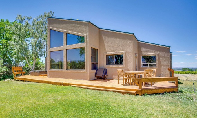 Palisade Casa | 'Mesa View House' w/ Hot Tub: Walk to Winery!