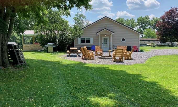 Dundee Cabaña | Hot Tub, Winter rates, Lake View Cottage, Dog Friendly, Lake Access