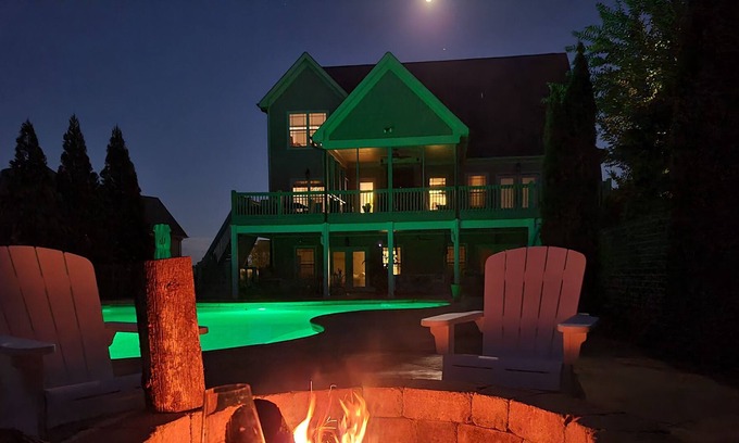 Graysville Casa | Hot Tub, Wood Fire Pit, 2 Gas Fires, Large pool, Gym, Pool Table, Darts, etc!