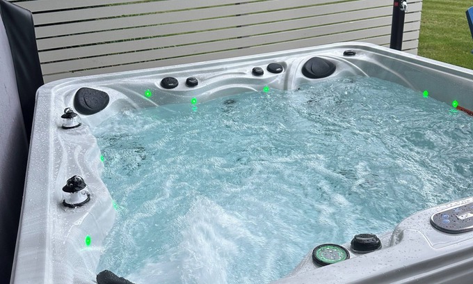West Des Moines Casa | Hot tubo, 3bedroom house in delightful West Des Moines withWiFi, AC,fitness room
